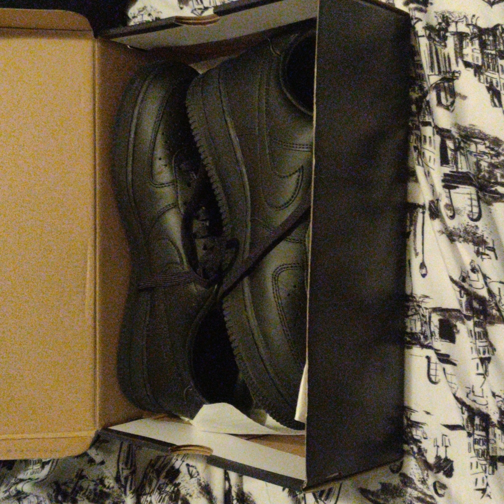 Black Air Force ones low top